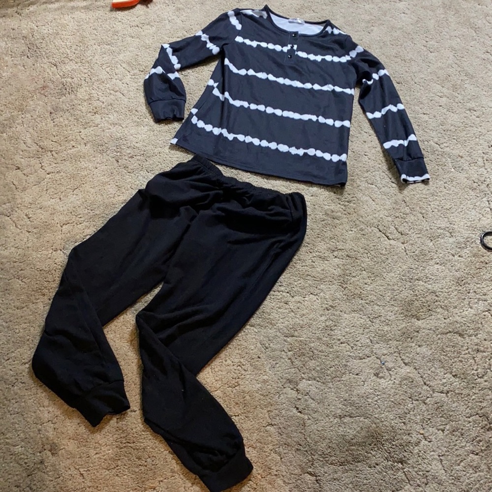 BNWOT women’s Black & White tie dye jogger set - small